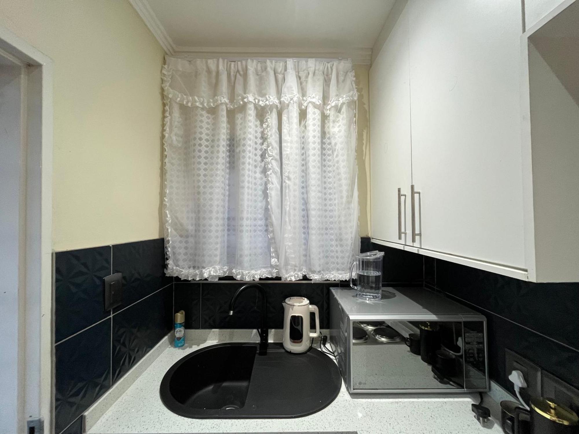 The Benjamin Accomodation Эденвейл Экстерьер фото